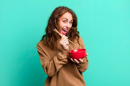 Téléchargez les photos : Hispanic pretty young woman eating a japanese noodles bowl. - en image libre de droit