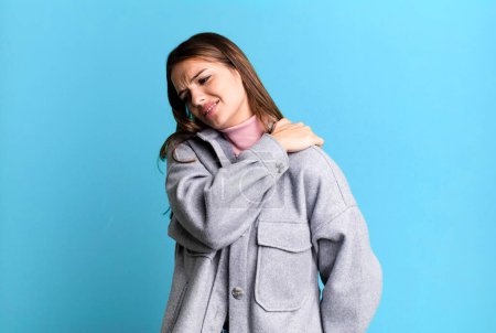 Foto de Pretty young adult woman feeling tired, stressed, anxious, frustrated and depressed, suffering with back or neck pain - Imagen libre de derechos