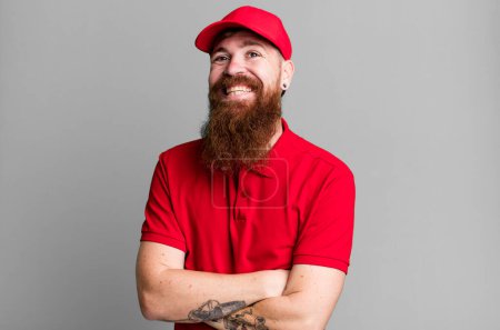 Téléchargez les photos : Jeune adulte cheveux roux barbu cool entreprise employé homme - en image libre de droit