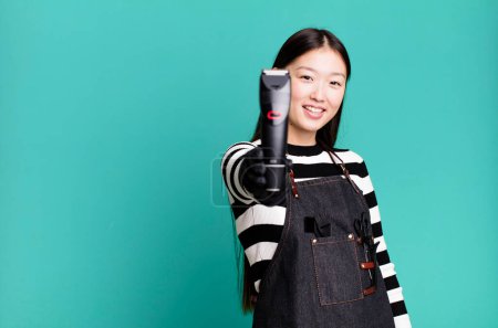 Téléchargez les photos : Young adult pretty asian woman. hairdresser or barber concept - en image libre de droit