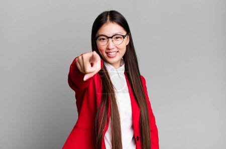 Foto de Young adult pretty asian businesswoman wearing red blazer and glasses - Imagen libre de derechos