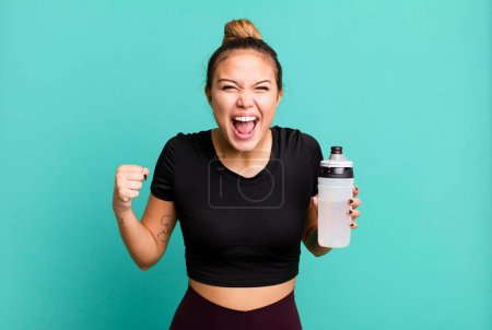 Photo for Hispanic pretty woman shouting aggressively with an angry expression. gym and fitness concept - Royalty Free Image