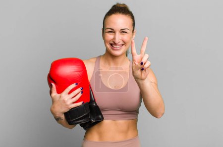Téléchargez les photos : Young pretty woman boxing and fitness concept - en image libre de droit