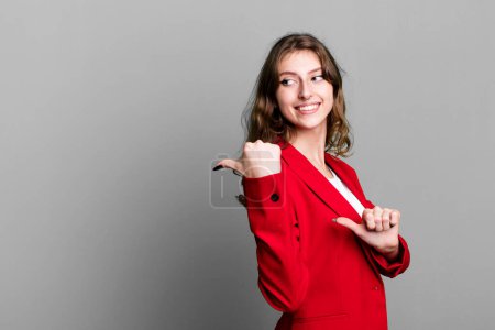 Téléchargez les photos : Caucasian pretty blonde womanwearing a red blazer. businesswoman concept - en image libre de droit