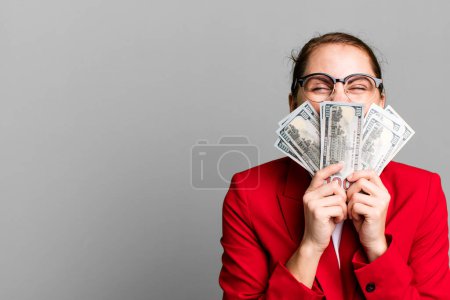 Téléchargez les photos : Young adult pretty businesswoman with dollar banknotes. money concept - en image libre de droit