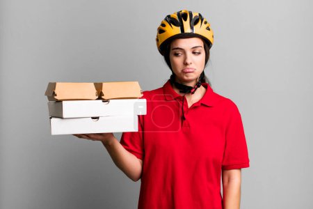 Téléchargez les photos : Young pretty woman feeling sad, upset or angry and looking to the side. pizza delivery concept - en image libre de droit