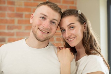 Téléchargez les photos : Young caucasian couple at home - en image libre de droit