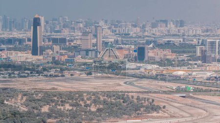 Téléchargez les photos : Skyline panoramique de la ville de Dubaï avec des gratte-ciel modernes à Deira et dans le quartier de Zabeel timelapse aérien de Business Bay, Émirats arabes unis - en image libre de droit