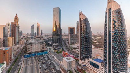 Téléchargez les photos : Vue aérienne du quartier financier international de Dubaï avec de nombreux gratte-ciel timelapse. Grand parking près de l'avenue avec zone commerçante. Dubai, Émirats arabes unis. - en image libre de droit