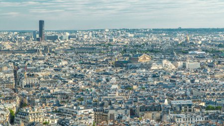 Foto de Panorama de París desde arriba timelapse, Francia. Vista aérea superior con ópera Garnier desde el mirador de Montmartre. Día soleado - Imagen libre de derechos