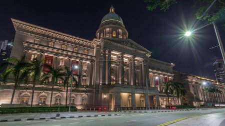 Foto de National Art Gallery night timelapse hyperlapse es el lugar de artes visuales más grande y el museo más grande de Singapur. Antiguamente el edificio de la Corte Suprema y el Ayuntamiento
. - Imagen libre de derechos