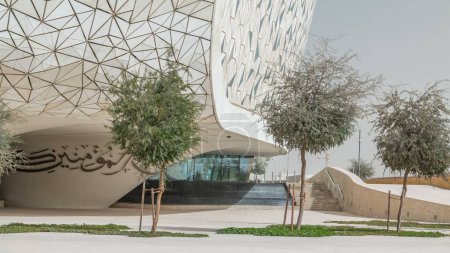 Téléchargez les photos : Education City Complex timelapse lancé par la Qatar Foundation à Doha. Faculté d'études islamiques et mosquée. Il comprend plusieurs universités occidentales - en image libre de droit