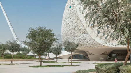 Foto de Ciudad de la Educación Timelapse complejo lanzado por la Fundación Qatar en Doha. Facultad de Estudios Islámicos y mezquita. Incluye varias universidades occidentales - Imagen libre de derechos