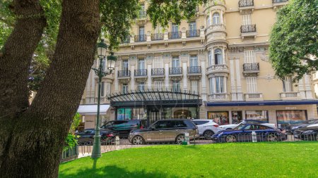 Téléchargez les photos : Hôtel Hermitage à Monte Carlo timelapse hyperlapse, Monaco. Gare-toi devant. Cet hôtel de luxe historique a été construit au début des années 1900 au cœur de Monte-Carlo.
. - en image libre de droit