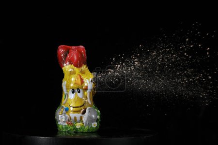 Foto de High speed photography chocolate easter bunny - Imagen libre de derechos