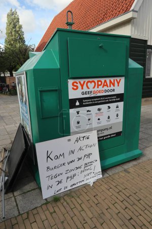 Téléchargez les photos : Un habitant de De Pijp, Amsterdam, Pays-Bas, a lancé un appel à l'action sur un panneau contre l'introduction d'un parking payant par la municipalité d'Amsterdam - en image libre de droit