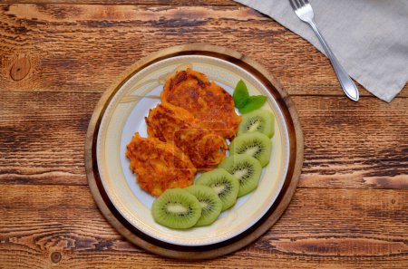 Téléchargez les photos : Sweet potato and kiwi breakfast, flat lay - en image libre de droit
