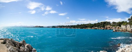 Panorama en bahía de multimillonarios en Antibes Cap