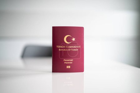Foto de Turco Red Standard Passport para viajes internacionales - Imagen libre de derechos