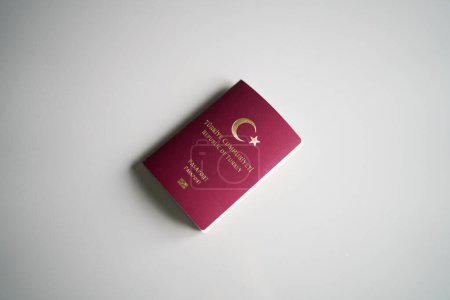 Téléchargez les photos : Passeport standard rouge turc pour les voyages internationaux - en image libre de droit