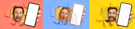 Foto de Increíble oferta. Emocional atractivo dos hombres y una mujer mostrando teléfonos inteligentes con pantallas blancas vacías en blanco a través de rasgaduras en paredes de papel de colores, collage, conjunto de fotos, maqueta, web-banner - Imagen libre de derechos
