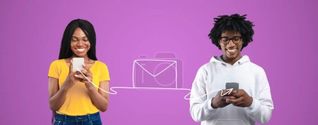 Foto de Online Chat. Cheerful Black Man And Woman Messaging On Smartphone, Happy Young African American Couple Sending Messages Via Mobile Phones Connected With Envelope Shape String, Collage, Panorama - Imagen libre de derechos