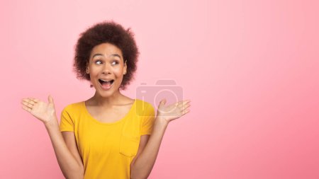 Foto de Glad excited millennial multiethnic woman with open mouth shouting, spreads arms to side, rejoices in victory isolated on pink background, studio. Success, surprise, win emotions, great ad and offer - Imagen libre de derechos