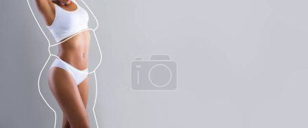 Téléchargez les photos : Jeune mince femelle noire en lingerie blanche bénéficie d'un résultat de perte de poids avec corps gras abstrait autour sur fond de mur gris, studio, panorama, recadré. Santé et soins du corps, liposuccion, alimentation et sport - en image libre de droit