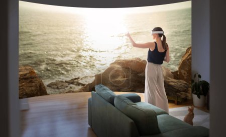 Foto de Toque de innovación. Lady In Virtual Reality Gafas que tocan el mar en la pantalla táctil digital, viendo video y experimentando realidad aumentada en línea, pasando la noche en casa. Collage. - Imagen libre de derechos