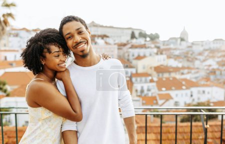 Photo for Cheerful young african american woman hugging man in city, enjoy date and travel, outdoor. Honeymoon, love and romantic relationships, holiday vacations and spare time, lifestyle - Royalty Free Image