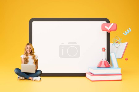 Téléchargez les photos : Offre en ligne. Femme étudiante blonde assise près d'une énorme tablette numérique avec écran vide et navigation sur Internet sur ordinateur portable sur fond jaune avec des icônes de cocher, livre et fiole chimique. Collage - en image libre de droit