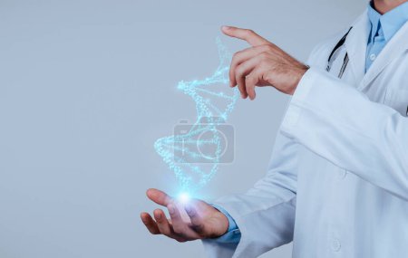 Foto de Médico irreconocible aprovecha CRISPR y la realidad aumentada para revolucionar la atención al paciente con hebra de ADN virtual brillante, atractivas tecnologías médicas futuristas, fondo azul, espacio vacío - Imagen libre de derechos