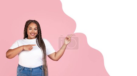 Photo for Smiling overweight African American lady pointing at blank speech bubble, sharing great offers and message, on pastel pink backdrop, gestures towards empty text area. Collage, panorama - Royalty Free Image
