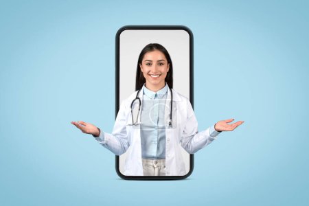 Mobiles Anwendungskonzept Healthcare mit freundlicher Ärztin mit offenen Handflächen auf Smartphone-Bildschirm, blauer Hintergrund