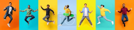 Foto de Seis hombres diversos capturados en el aire mientras saltan con alegría a través de un brillante telón de fondo de color arco iris, collage - Imagen libre de derechos