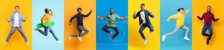 Téléchargez les photos : Cinq hommes se livrent à diverses actions énergiques, de la danse au saut, en s'amusant sur fond jaune et bleu vif, collage - en image libre de droit
