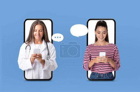 Dos mujeres un médico y un paciente están sonriendo y enviando mensajes de texto en sus teléfonos inteligentes, participando en una consulta médica en línea. Burbujas del habla indican comunicación continua.