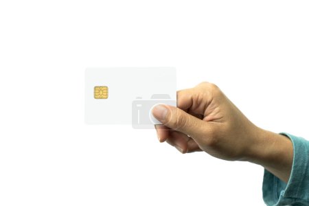 Foto de De cerca la mano de la mujer sosteniendo maqueta de tarjeta de crédito aislado sobre fondo blanco. - Imagen libre de derechos