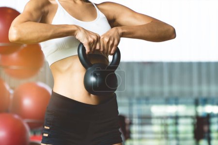 Téléchargez les photos : Women lifting weight dumbbells in gym. - en image libre de droit