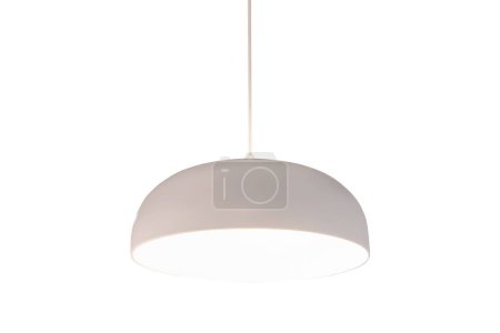 Téléchargez les photos : Lampe décorative blanche suspendue au plafond.Lampe moderne isolée sur fond blanc - en image libre de droit