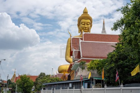 El Gran Buda del Templo Tailandés Wat Paknam Bhasicharoen en Bangkok Tailandia Asia