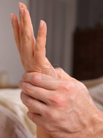 Handmassage und Fußreflexzonenmassage. Alternative Medizin, ganzheitliches Konzept
