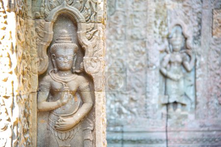 Foto de Escultura Khmer apsara en la pared del templo Preah Khan - Imagen libre de derechos
