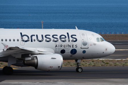 Téléchargez les photos : Tenerife, Espagne 4 juin 2023. Airbus A320 de Brussels Airlines Image d'un avion de Brussels Airlines circulant à Tenerife - en image libre de droit