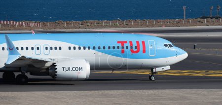 Téléchargez les photos : Tenerife, Espagne 29 juillet 2023. TUI fly Airlines Boeing 737. Image d'un avion TUI fly Airlines circulant à Tenerife - en image libre de droit