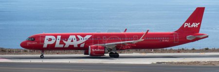 Téléchargez les photos : Tenerife, Espagne 5 novembre 2023. Play Airlines Airbus A321-251NX. Image d'un avion Play Airlines circulant à Tenerife - en image libre de droit