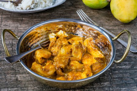 Mango y pollo al curry con arroz