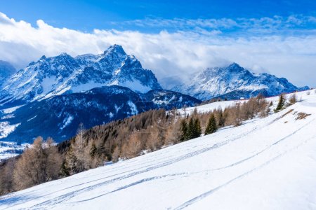 Winterlandschaft mit verschneiten Dolomiten in Kronplatz, Italien