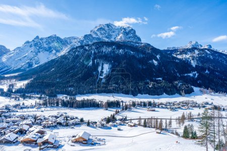 Winterlandschaft mit verschneiten Dolomiten in Kronplatz, Italien