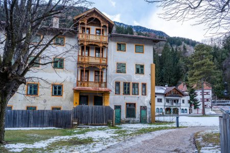 Téléchargez les photos : Sable à Taufers (Campo Tures), commune du Tyrol du Sud dans le nord de l'Italie. - en image libre de droit